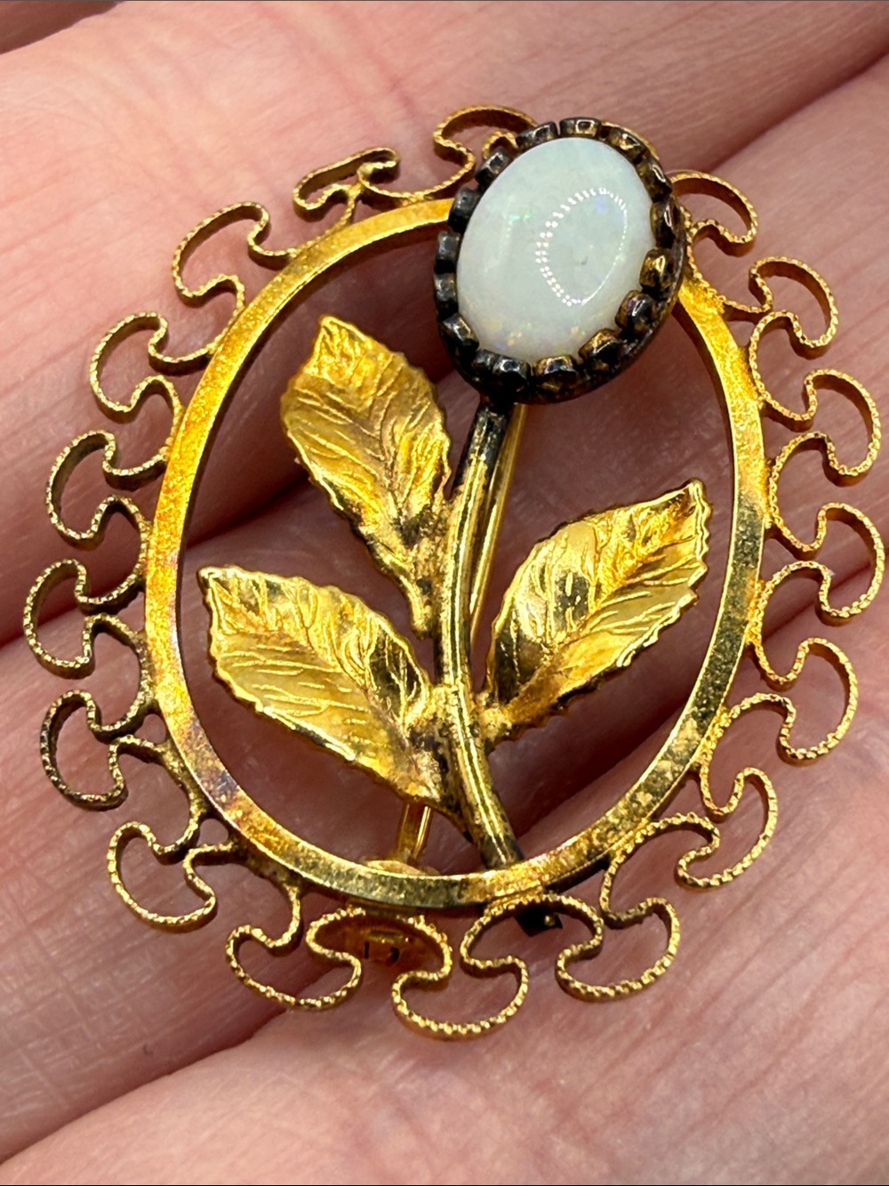 1940’s vintage 12k Gold filled Karen Lynne Leaf & faux opal bin brooch - Picture 5 of 13